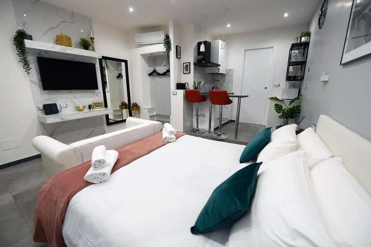 Easy Holidays - Suite Colosseo Roma