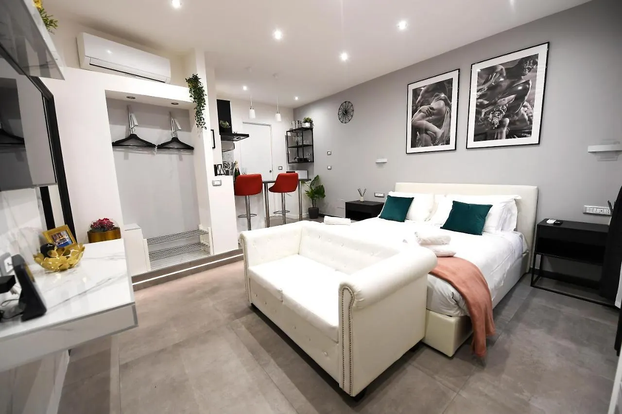 Easy Holidays - Suite Colosseo