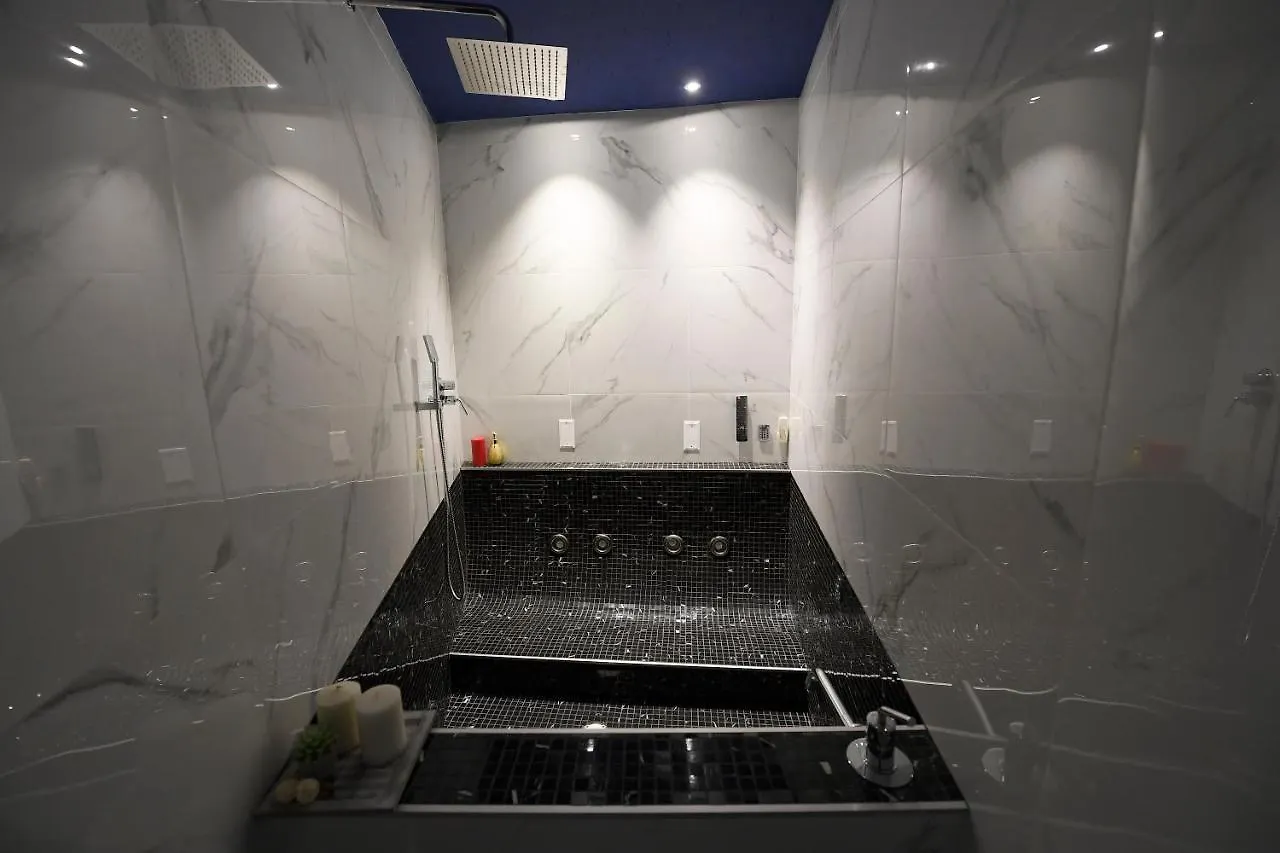 Easy Holidays - Suite Colosseo 0*, Rome Italy