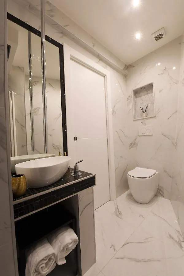 Easy Holidays - Suite Colosseo Apartment