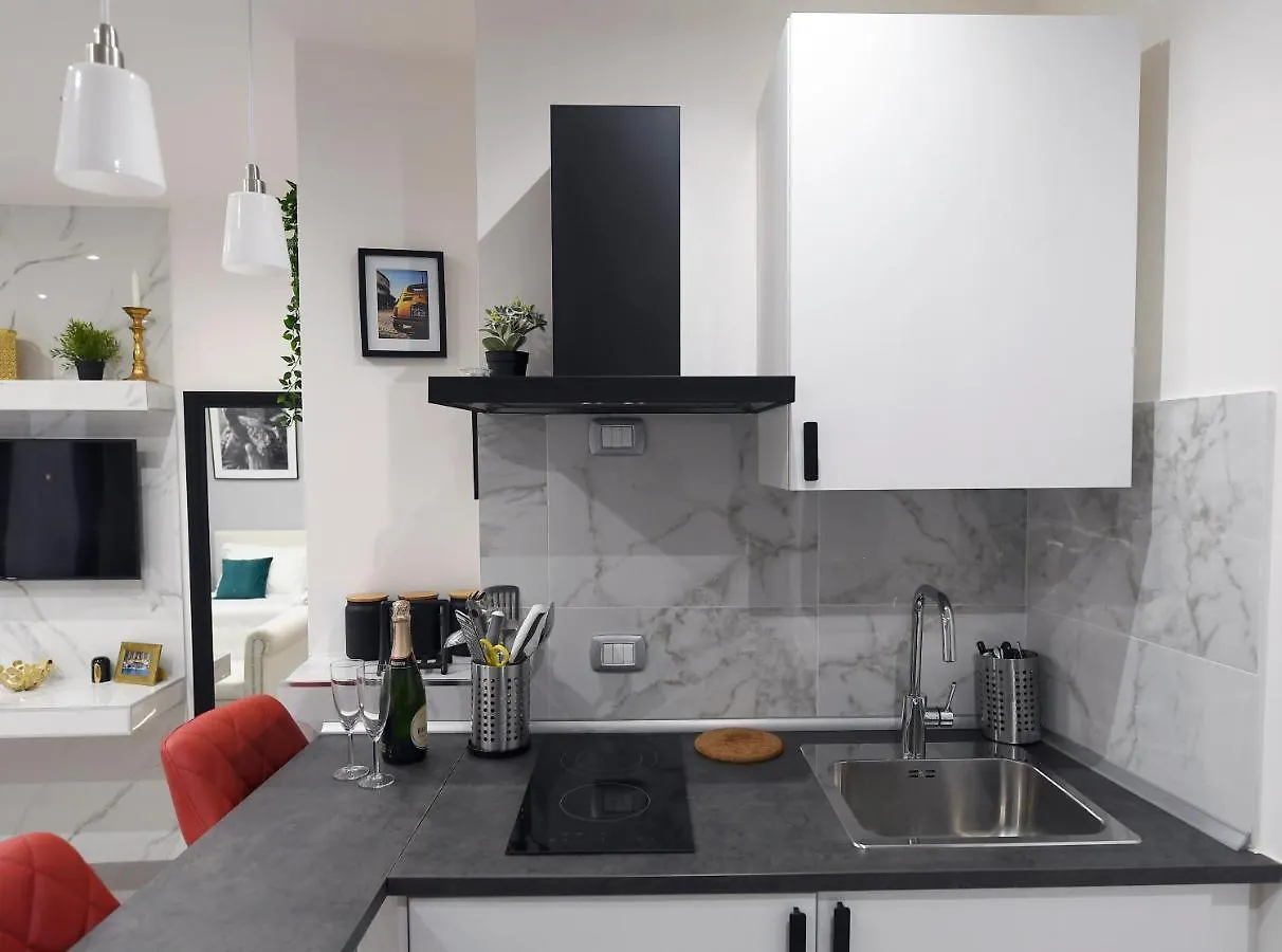 Easy Holidays - Suite Colosseo 0*, Rome Italy
