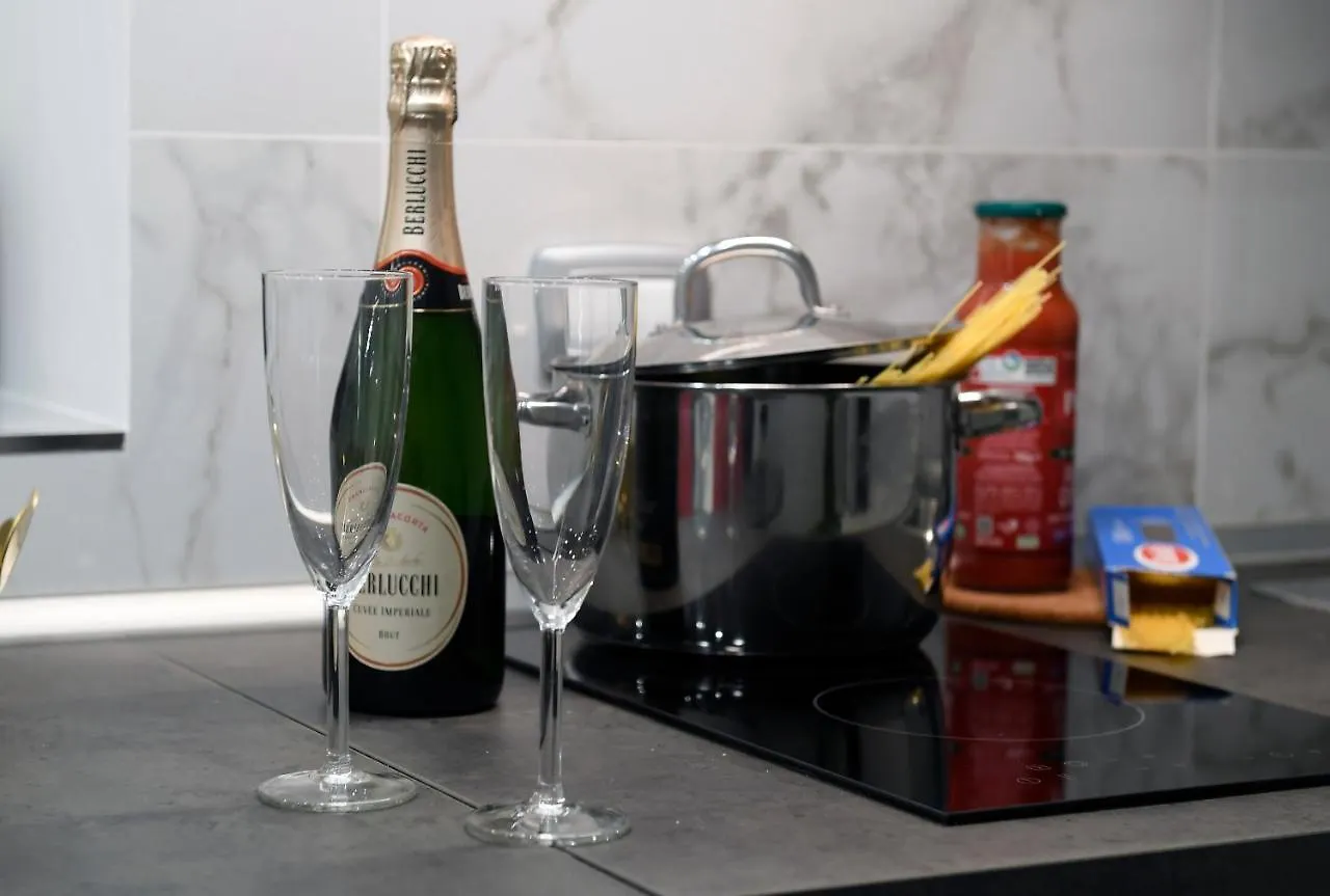 Easy Holidays - Suite Colosseo Italy